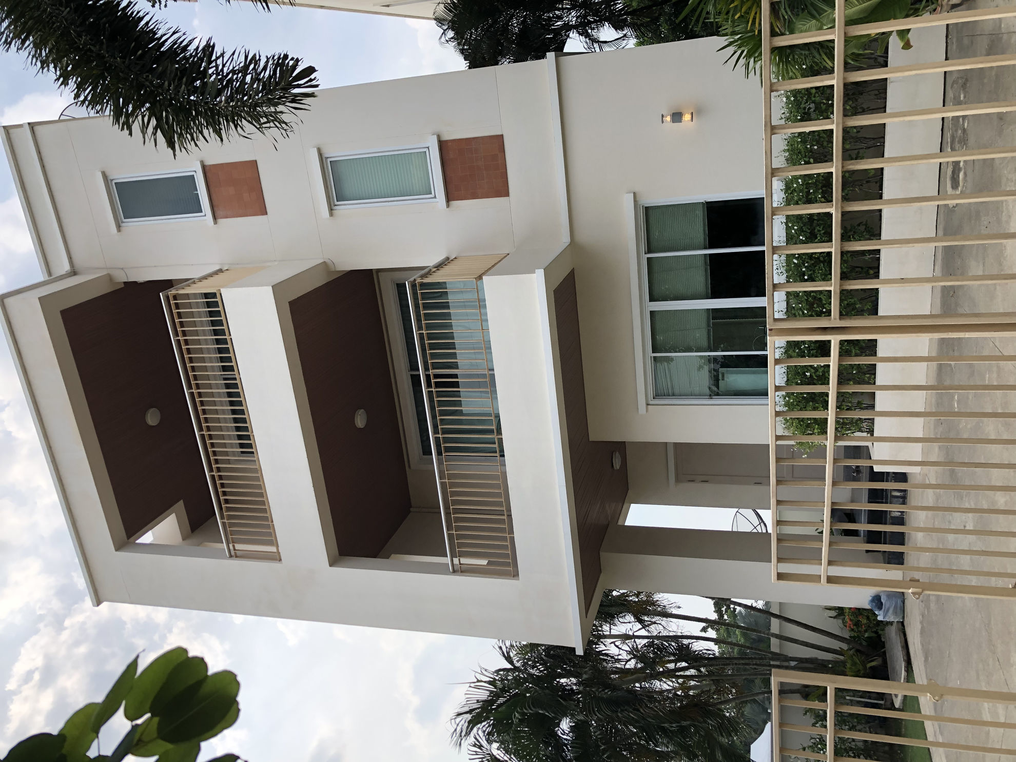 Modern Apt - Vibrant Neighborhood!